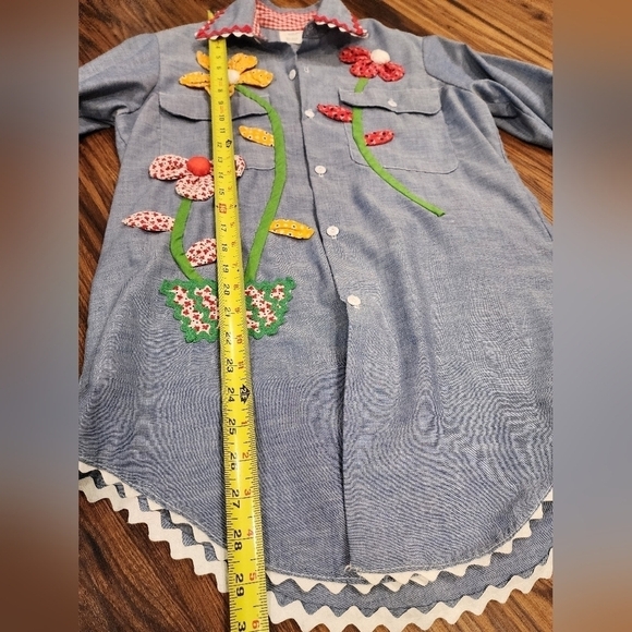 Vtg 70s Chambray Denim button down shirt with Patchwork flowers and butterfly - Picture 14 of 14